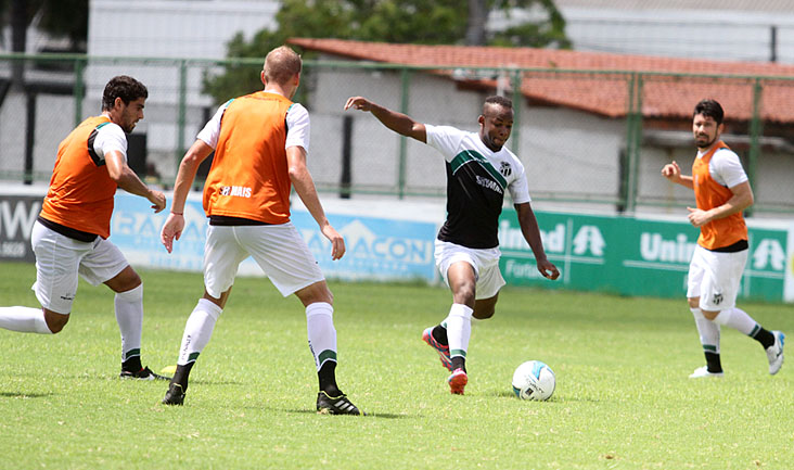Grupo alvinegro voltou aos trabalhos nesta segunda-feira