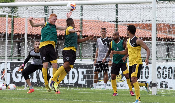 Alvinegros encerraram preparação para duelo contra o Guarany (S)