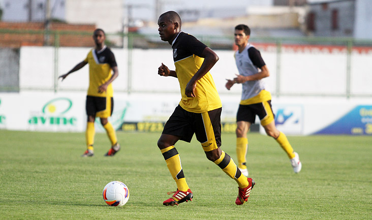 Dado Cavalcanti comandou treino coletivo nesta tarde