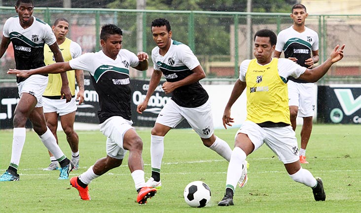 Na véspera do jogo contra o Sampaio Corrêa, elenco concluiu preparação