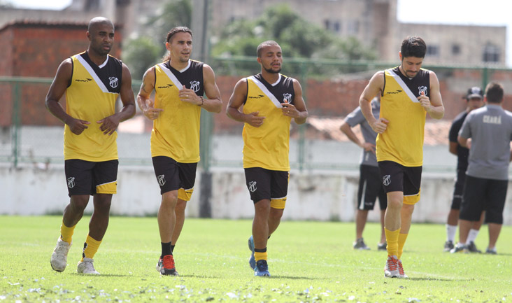 Domingo foi de muito trabalho para o elenco alvinegro