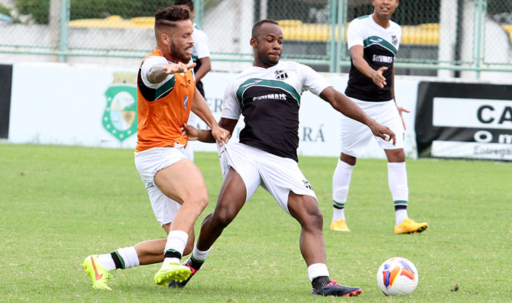 Geninho finalizou preparação do time com treino coletivo