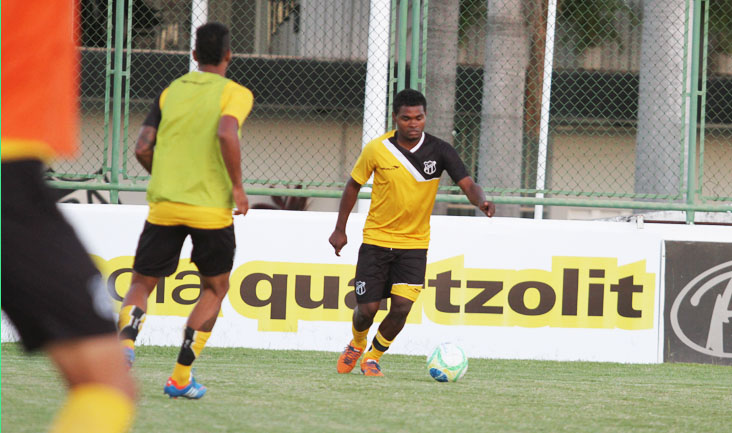 Time alvinegro participou de treino físico/técnico nesta tarde