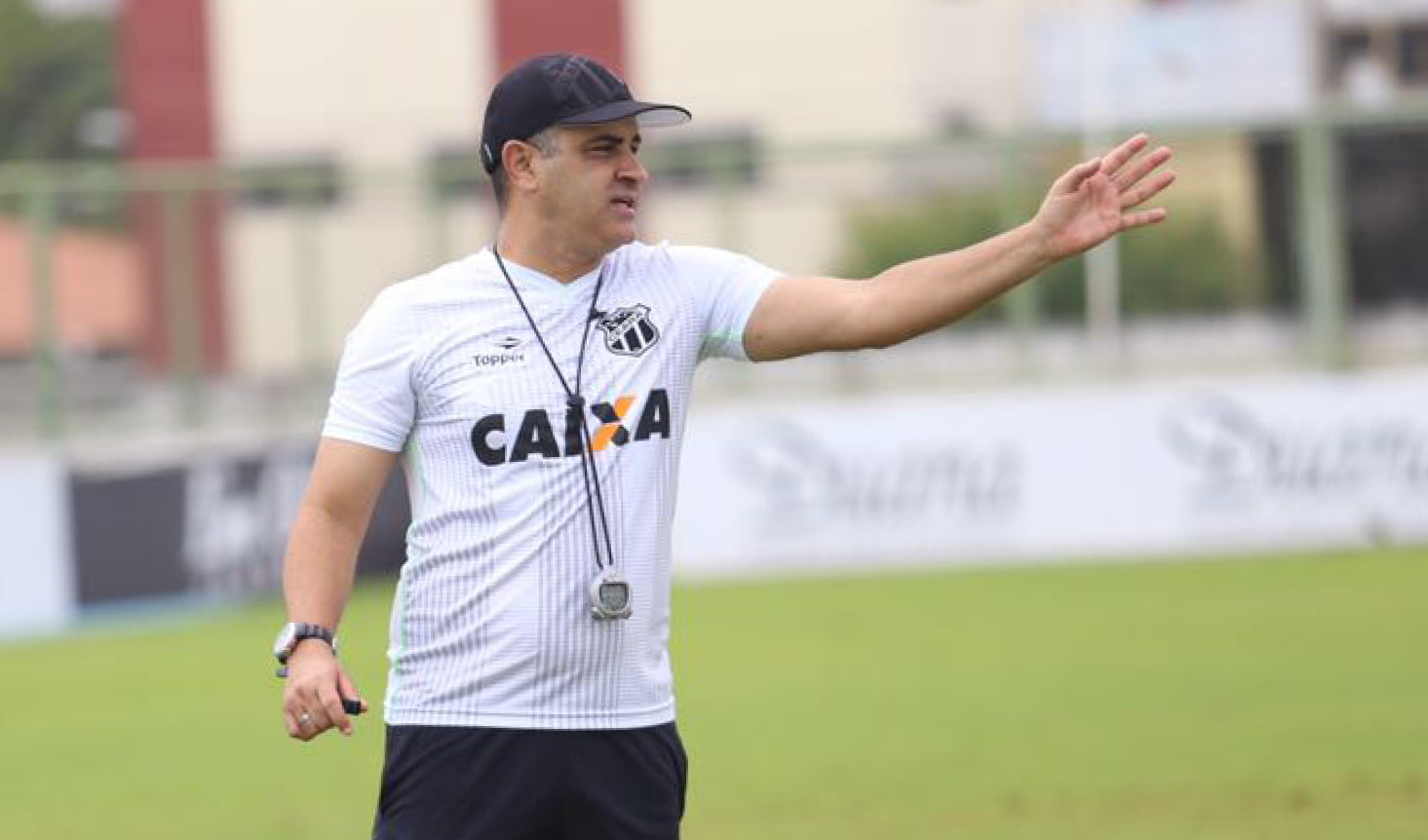 Antes de seguir viagem, elenco alvinegro treina em Porangabuçu