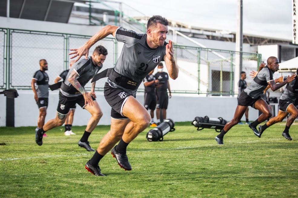No Vovozão, Ceará realizou último treino antes do confronto diante do Red Bull Bragantino