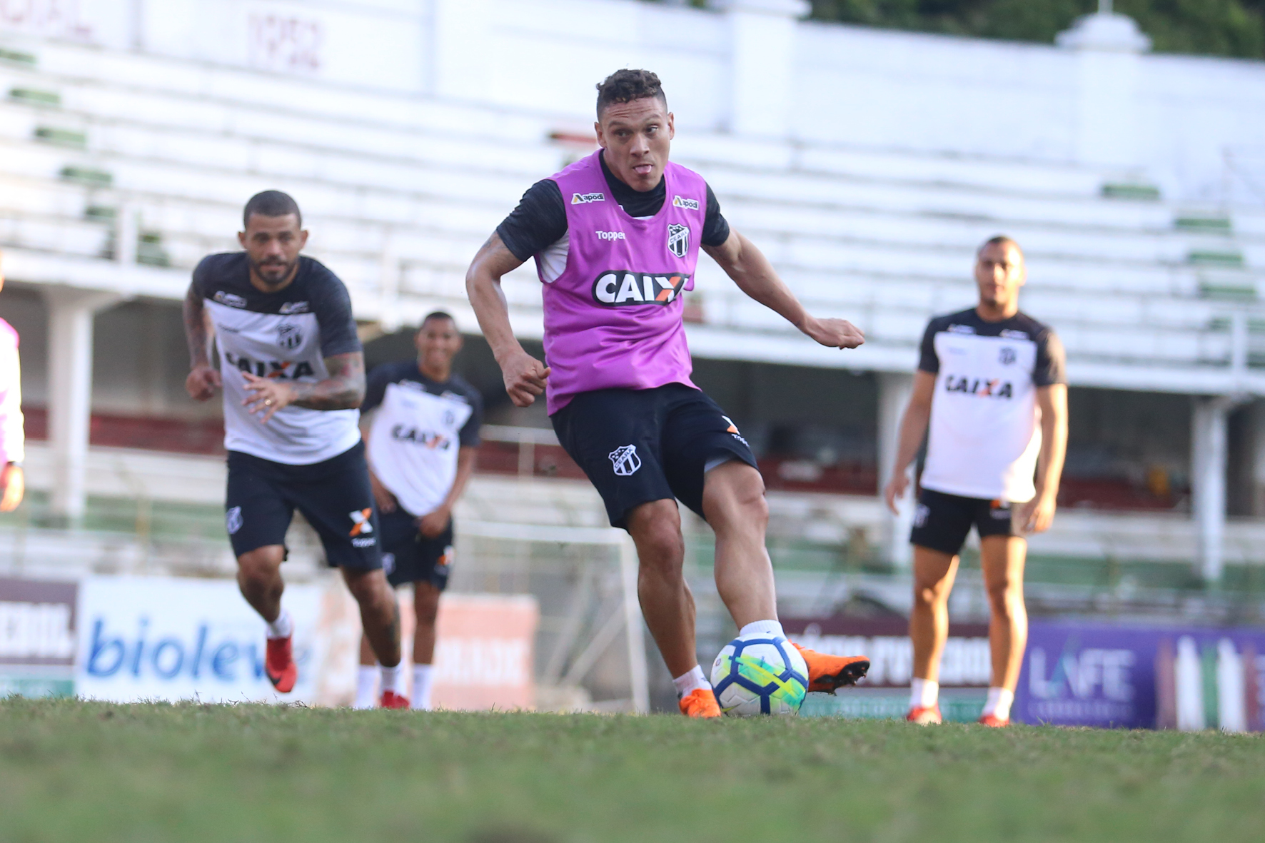 De olho no Vasco, Ceará desembarca no Rio de Janeiro e já treina nas Laranjeiras