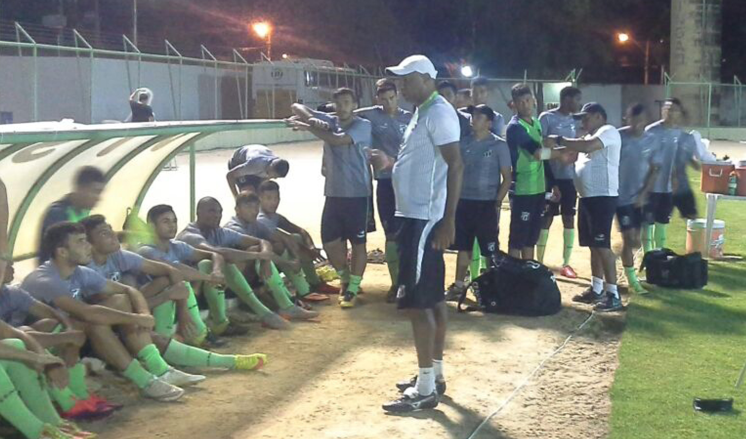 Elenco Sub-20 do Ceará participa de treino no Estádio Domingão
