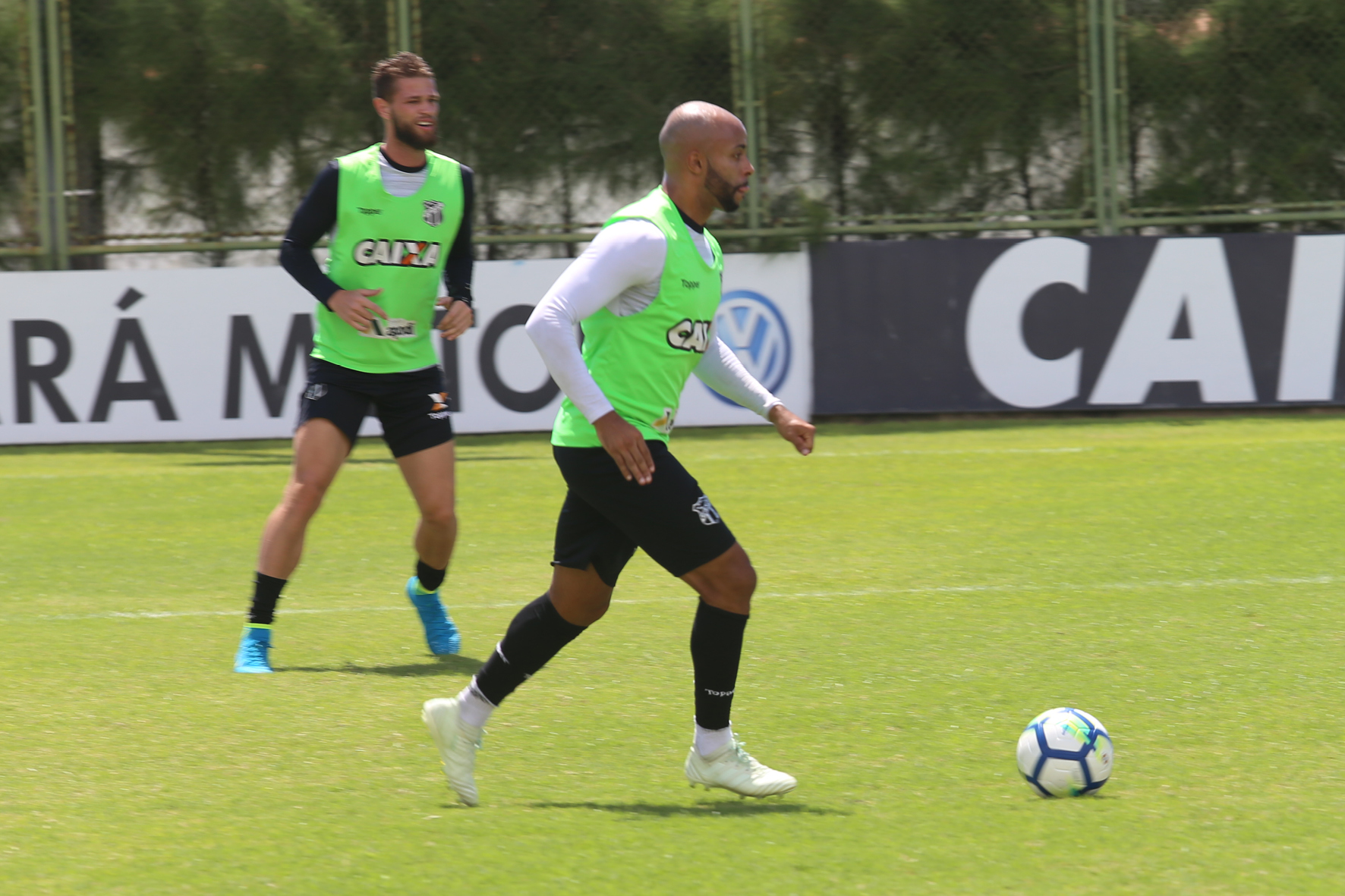 Elenco realiza treino de força e técnico-tático no Estádio Vovozão