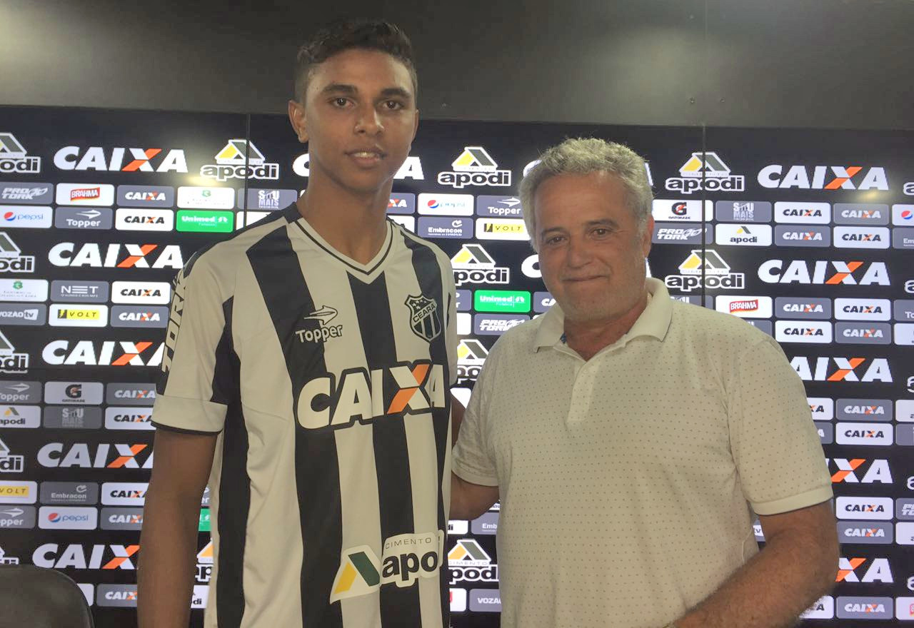 Zagueiro Túlio é apresentado oficialmente em Porangabussu