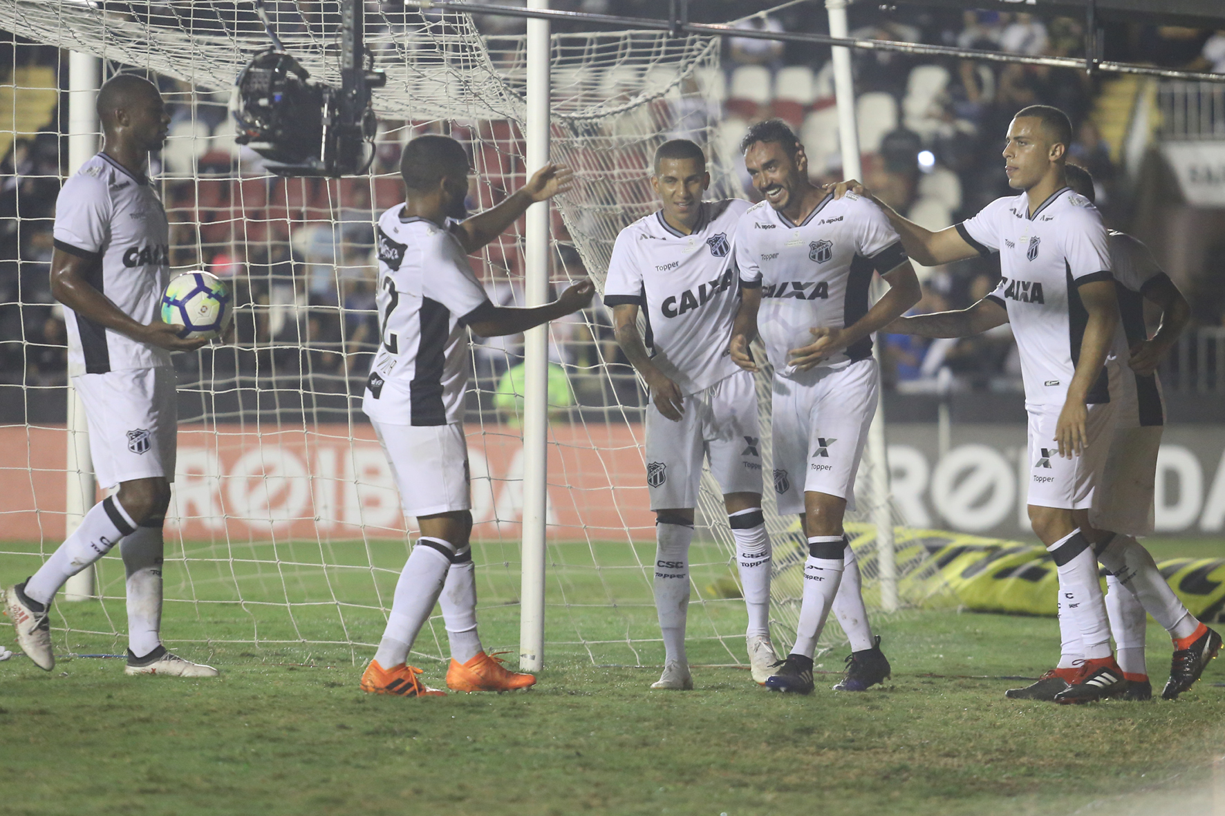 Ceará começa atrás, mas arranca empate contra o Vasco com gol de Tiago Alves