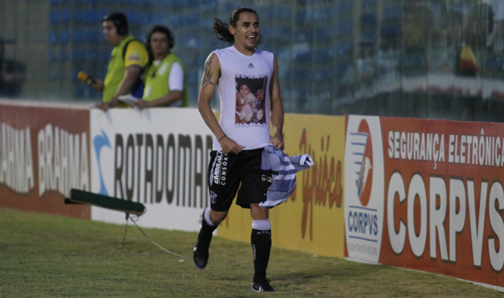 Após suspensão, Vicente deve retornar no Clássico-Rei