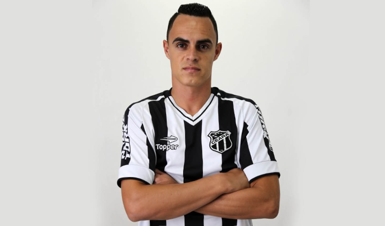 Contrato assinado! Ceará acerta com o atacante Victor Rangel