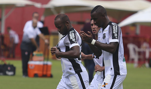 No Barradão, Ceará desperdiça chances e perde para o Vitória por 2 a 1
