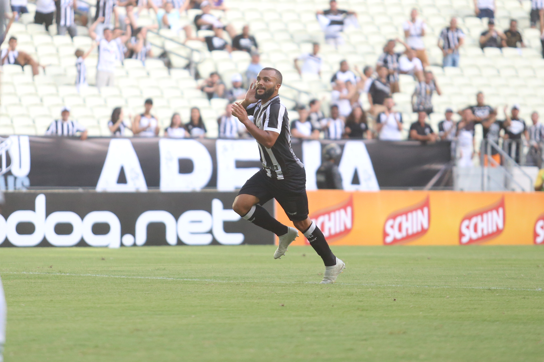 Com golaços de Xavier e Baxola, Ceará bate o Altos na Arena Castelão